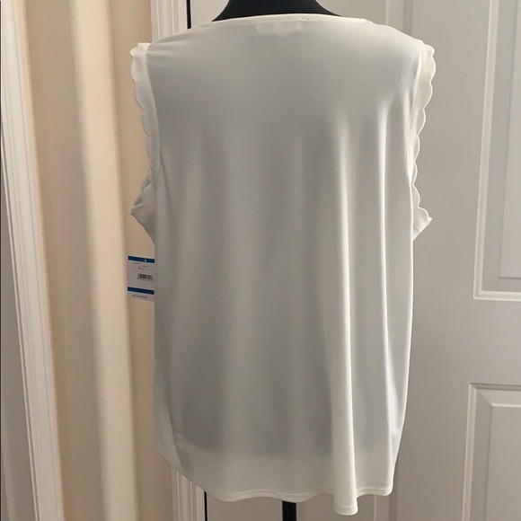 Kasper Plus Vanilla Ice Sleeveless Scallop Trimmed Scoop Neck Top - 1X - Picture 3 of 6